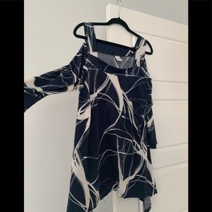 Cute open shoulder tunic top new without tag